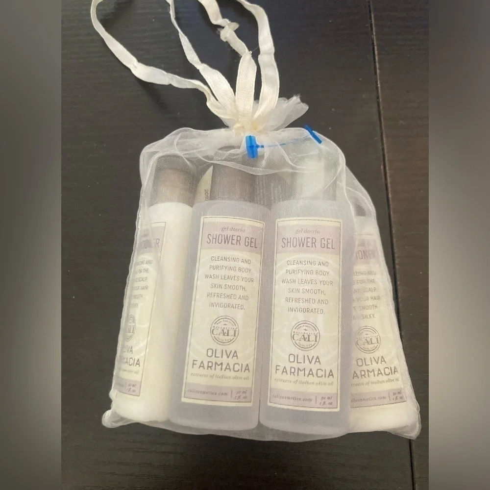 4/$25 Olivia Farmacia Travel set. 6 piece set. Made with extracts of italian oil